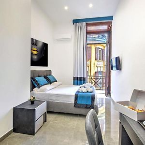 Camera con letto king size